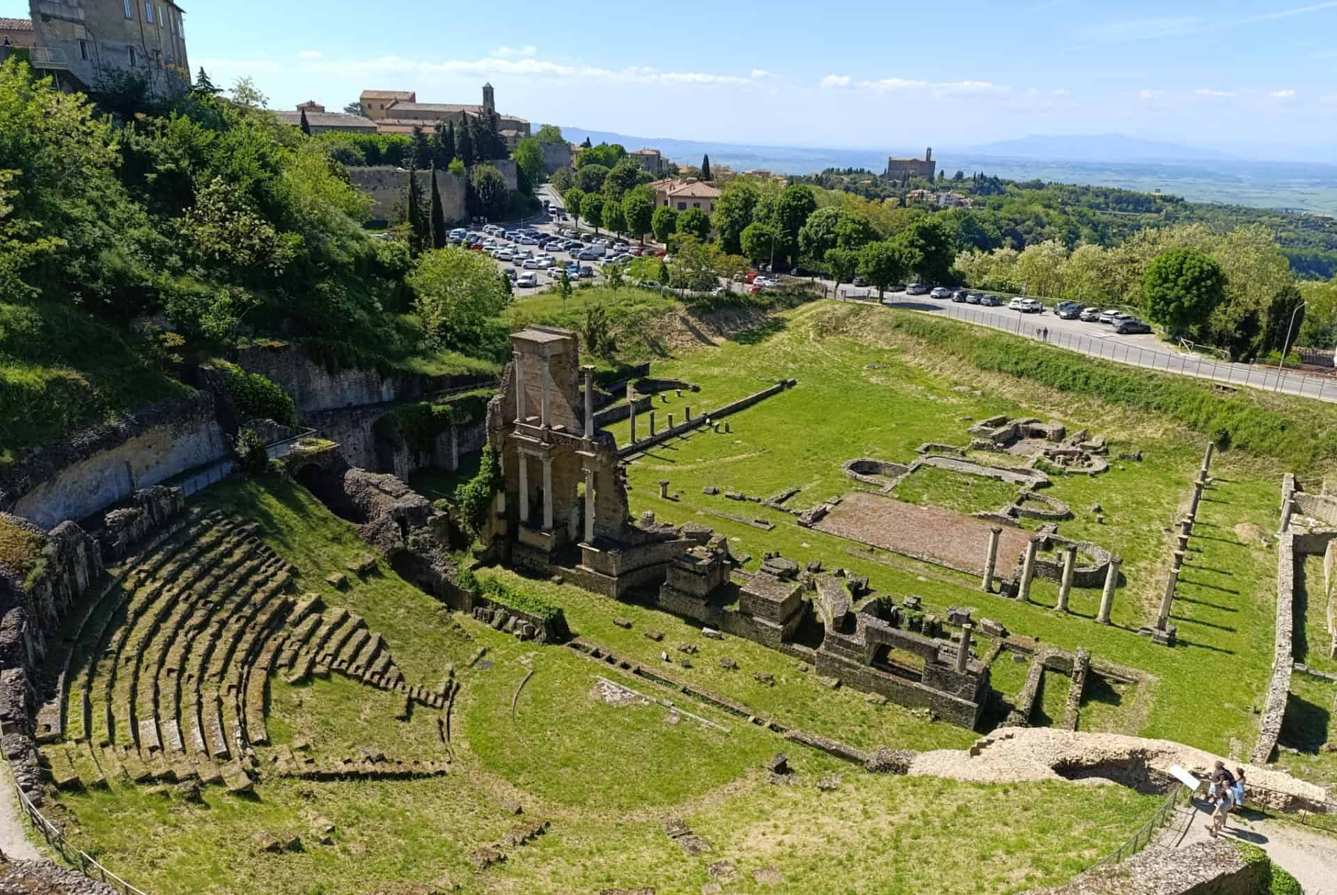 amphitheatre romain visiter le village de volterra amphitheatre romain visiter le village de volterra
