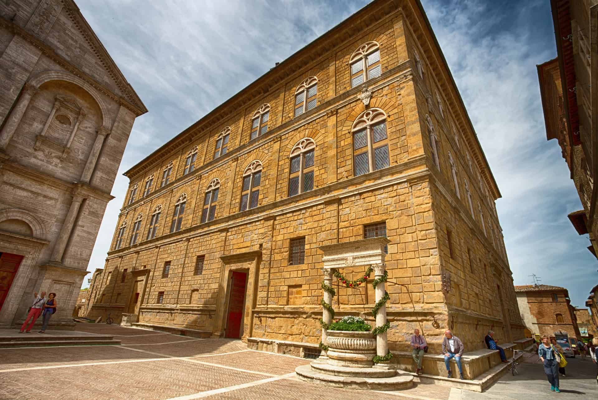 palais piccolomini