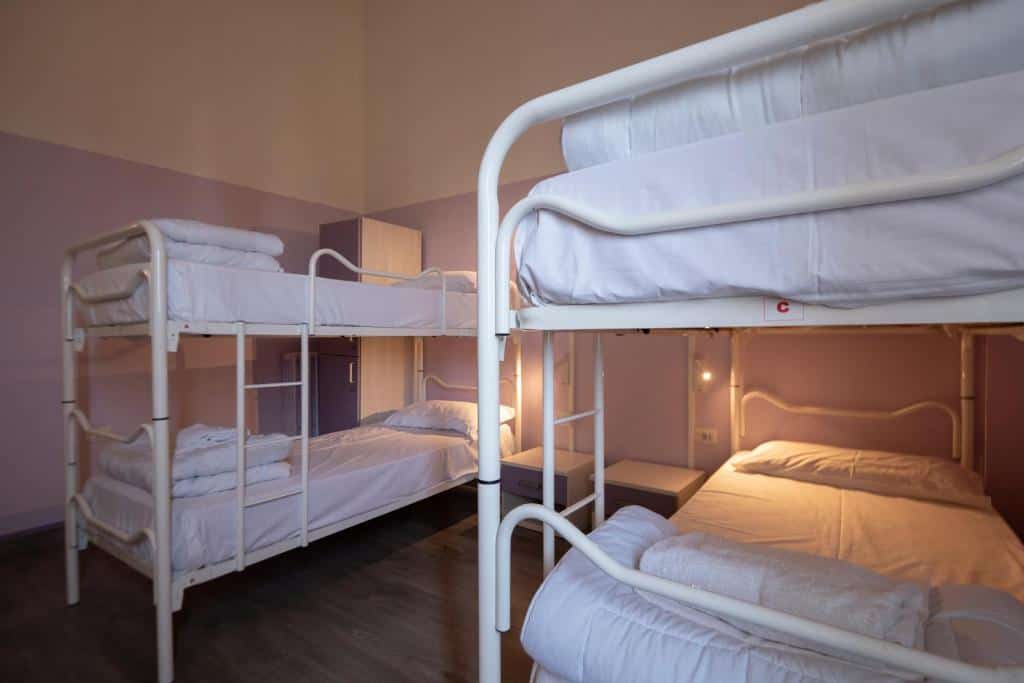hotel & hostel 7