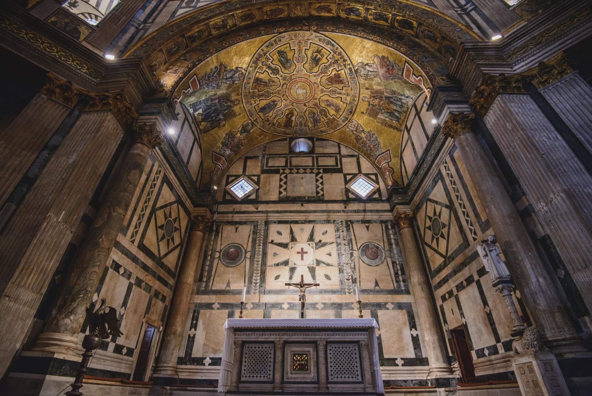 interieur baptistere saint jean